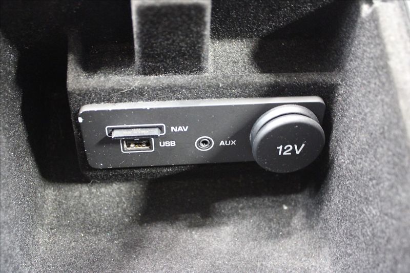 Land Rover Range Rover Evoque 2,0 SE Td4 132 kW Panorama - fotka 28 z 34
