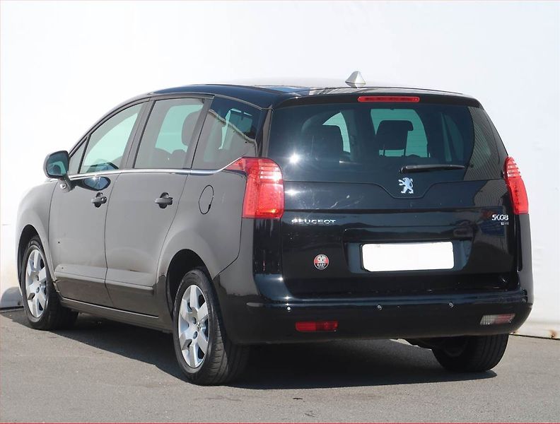 Peugeot 5008 (2013) 1.6 HDi, Automat, 7 míst - fotka 4 z 21