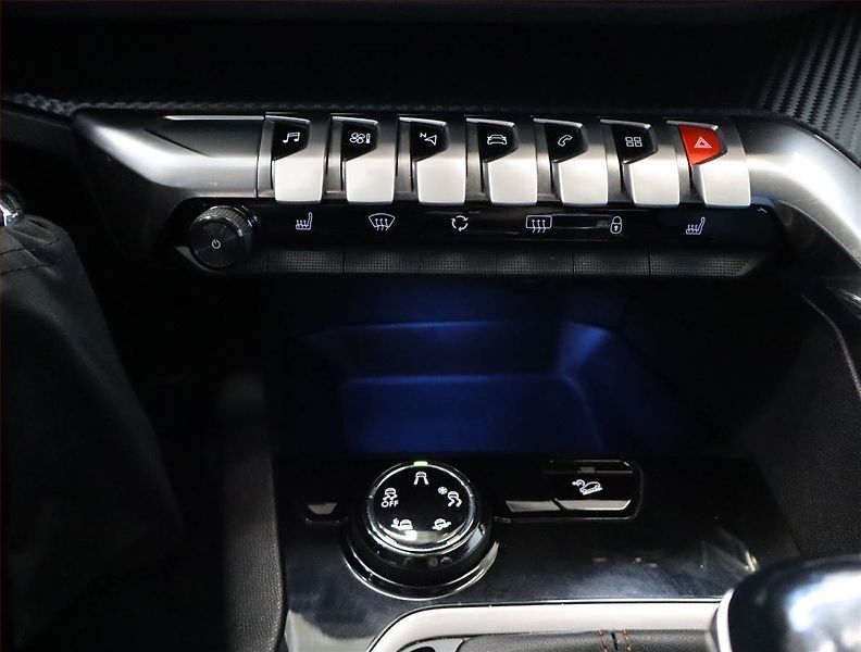 Peugeot 3008 (2018) 1.2 PureTech, Serv.kniha, Navi - fotka 16 z 19