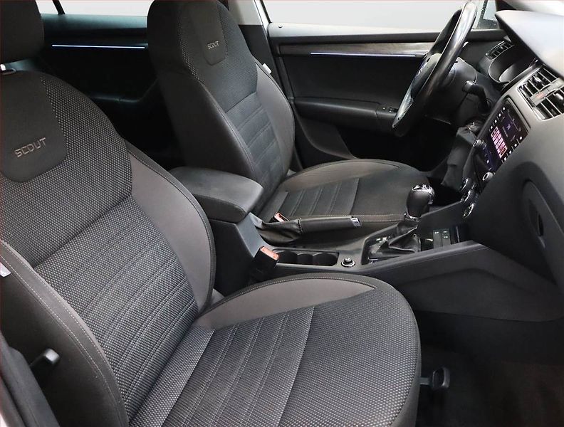 Škoda Octavia (2019) Scout 2.0 TDI, 4X4, Automat - fotka 9 z 19