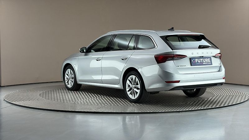 Škoda Octavia 1.4 TSI iV DSG Style Combi - fotka 2 z 25