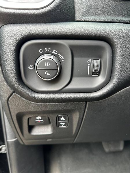 Dodge RAM (2021) 5.7 V8 HEMI LONG STAR 2021 RWD - fotka 13 z 32
