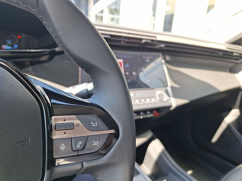 Peugeot 308 (2026) SW ALLURE Hybrid 145 e-DCS6 - fotka 14 z 19