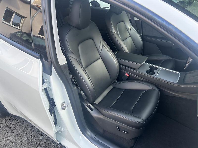 Tesla Model Y ZAMLUVENO ! TZ 94,1% - fotka 45 z 49