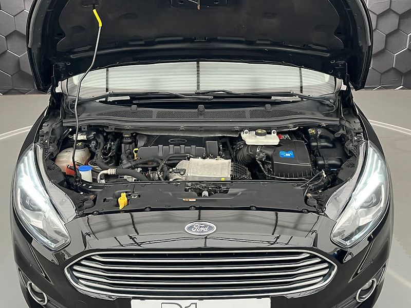 Ford S-MAX 2.0 EB Titanium manuál 7 míst - fotka 42 z 63