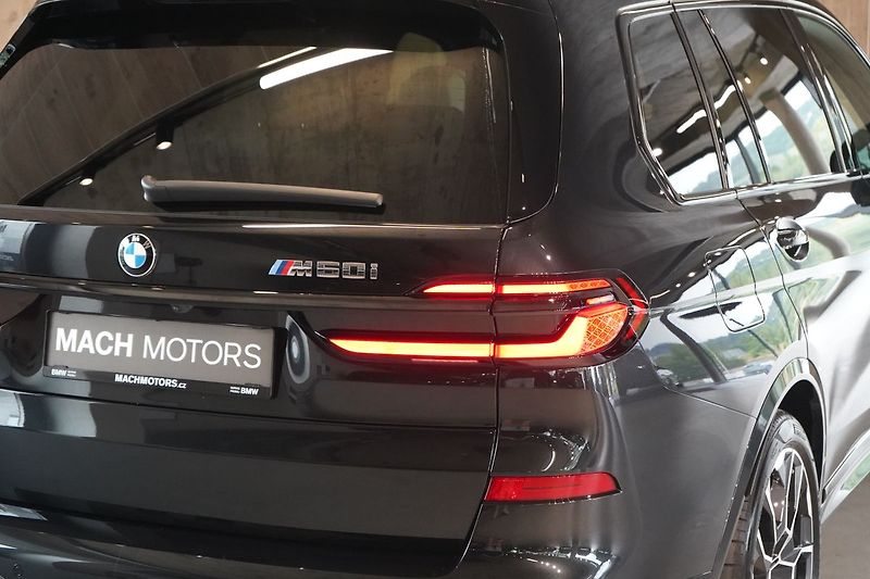 BMW X7 M60i xDrive, Masáž, Skylounge - fotka 10 z 50