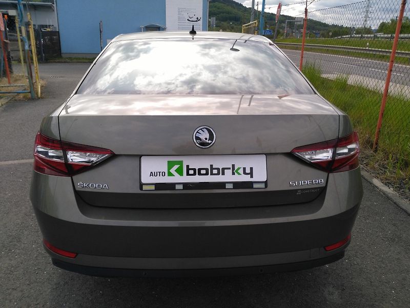 Škoda Superb 2,0 TDI /110 kW/ - fotka 33 z 33