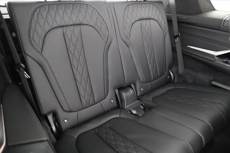 BMW X7 (2025) xDrive40d - fotka 9 z 31