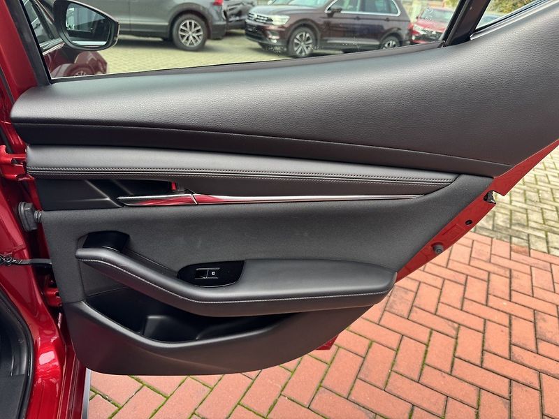 Mazda 3 (2019) 2.0i G-122 Ad.LED Bose Kamera - fotka 23 z 49