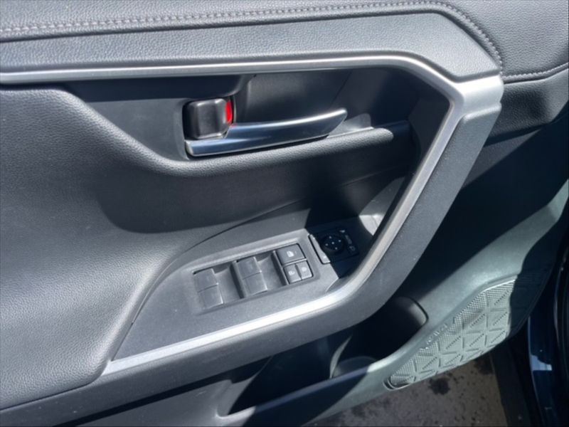 Toyota RAV4 2,5 Hybrid Comfort 4WD AT - fotka 11 z 11
