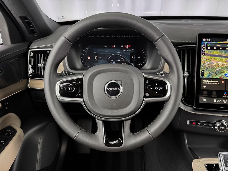 Volvo XC90 B5 AWD PLUS DARK, PANORAMA, H& - fotka 12 z 33