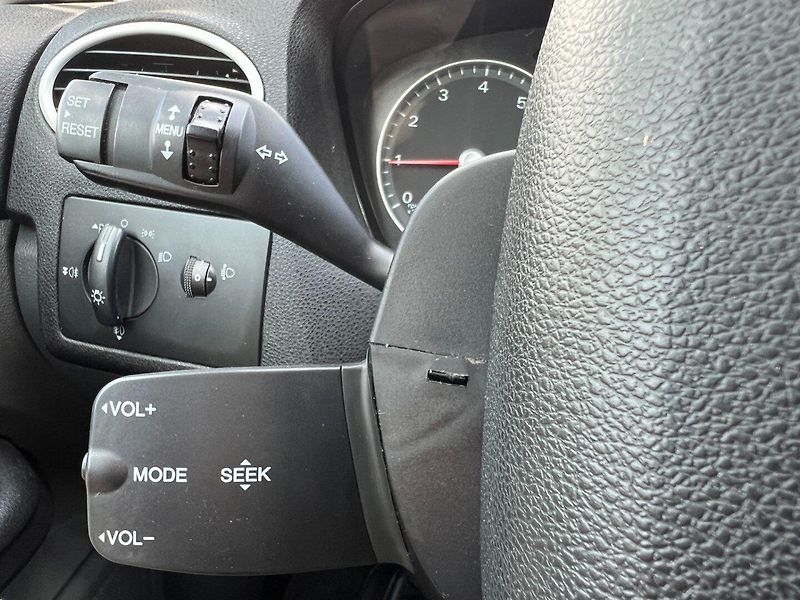 Ford Focus (2008) Kombi 1.8i - fotka 21 z 23