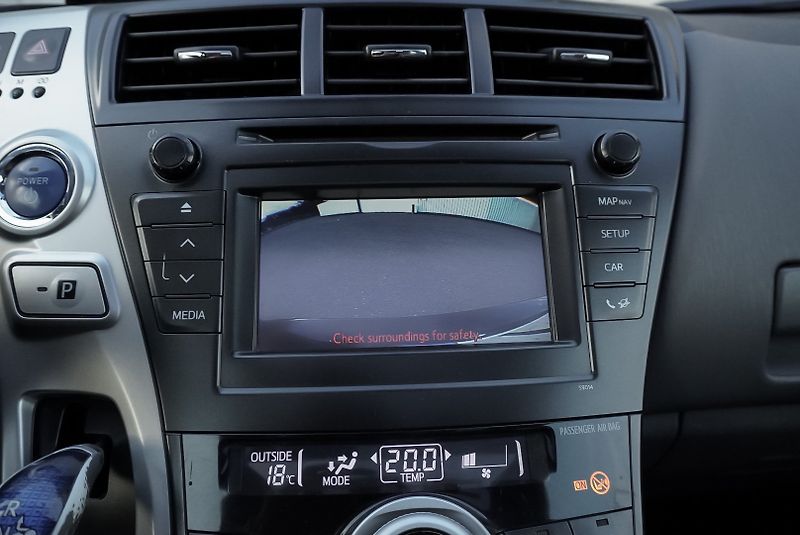 Toyota Prius 1.8 HYBRID 7míst - fotka 20 z 34