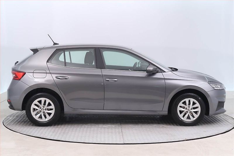 Škoda Fabia (2022) Ambition 1.0 TSI, Tempomat - fotka 6 z 17