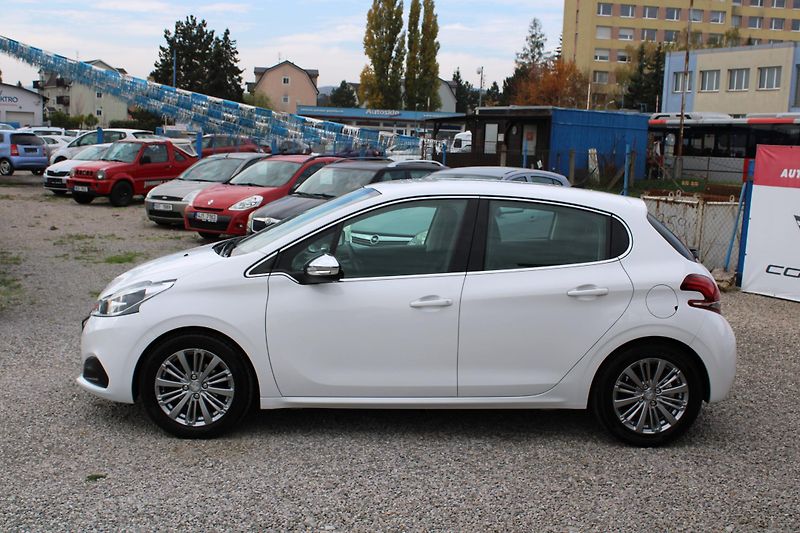 Peugeot 208 (2018) 1.2i 1.MAJITEL KLIMA TEMPOMAT  - fotka 4 z 24