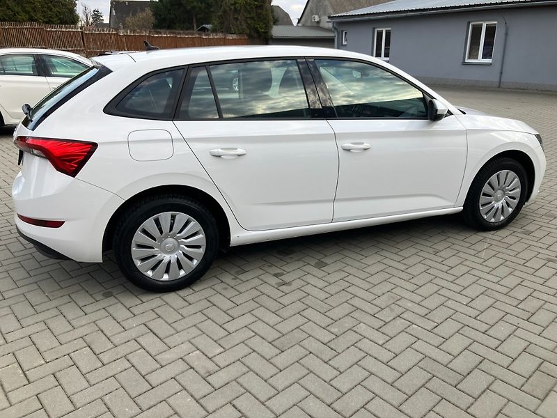 Škoda Scala (2022) 1.0TSI 70kW AMBITION - fotka 3 z 23