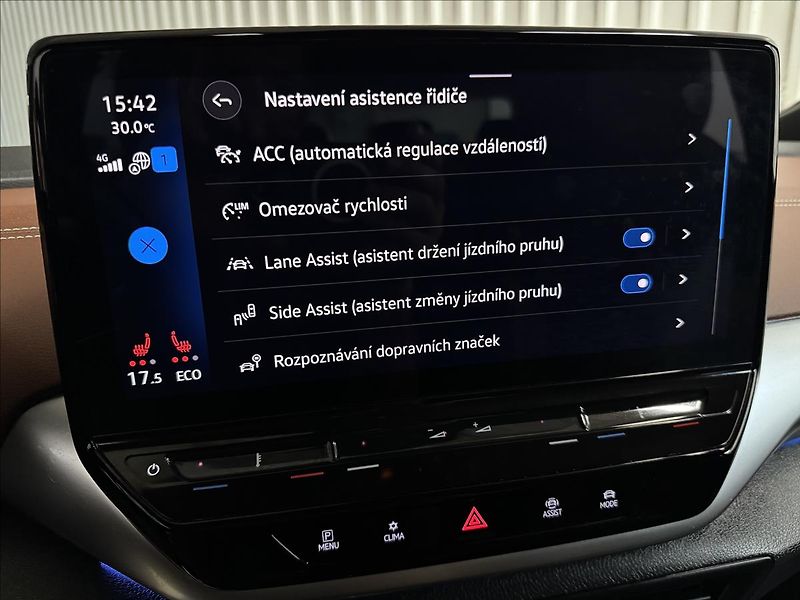 Volkswagen ID.4 150kW PRO PERF. TOP VÝBAVA - fotka 23 z 50