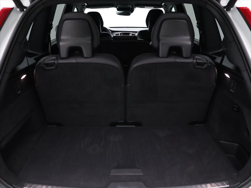 Volvo XC90 2,0 D5 165kW AWD Aut. R-Design - fotka 10 z 39
