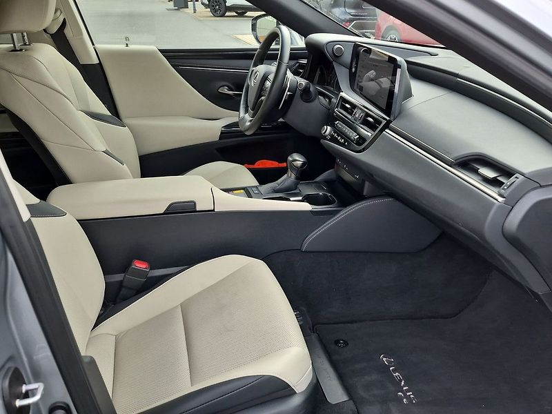 Lexus ES 300 LIMITED EDITION  300H - fotka 12 z 30