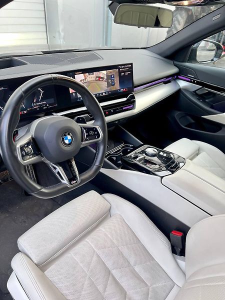 BMW Řada 5 (2024)  HARMAN/KARDON HEAD-UP TAŽNÉ - fotka 8 z 19