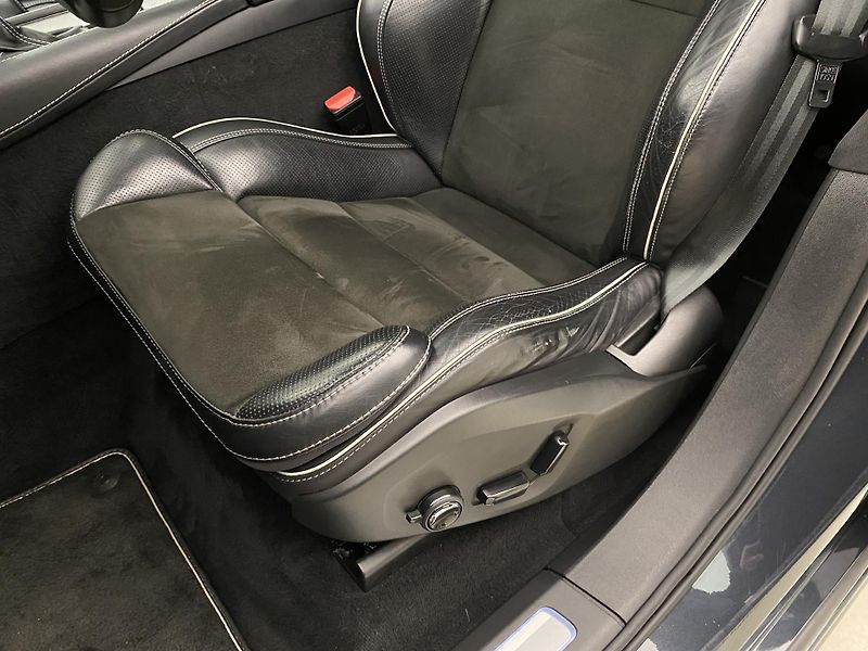 Volvo XC90 D5 AWD R-DESIGN AUT CZ - fotka 24 z 47