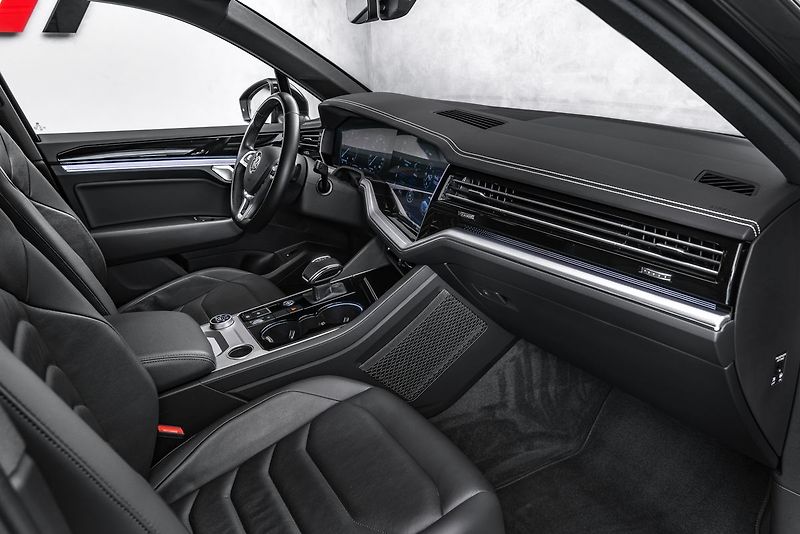 Volkswagen Touareg 210kW R-Line 4M IQ.Light - fotka 12 z 23