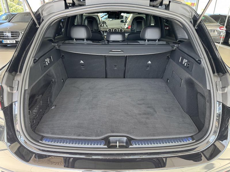 Mercedes-Benz GLC 300d 4MATIC*198kW*AMG*Tažné - fotka 32 z 38