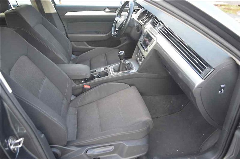 Volkswagen Passat (2017) VARIANT1,6 TDI BMT - fotka 20 z 22