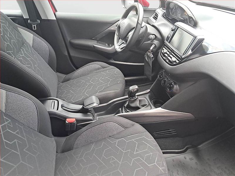 Peugeot 2008 (2019) 1.2 PureTech, Serv.kniha - fotka 9 z 17