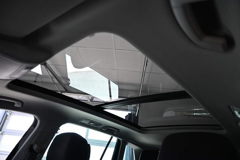 Volkswagen Tiguan (2021) 2.0 4Motion LED Matrix DSG ACC - fotka 28 z 35