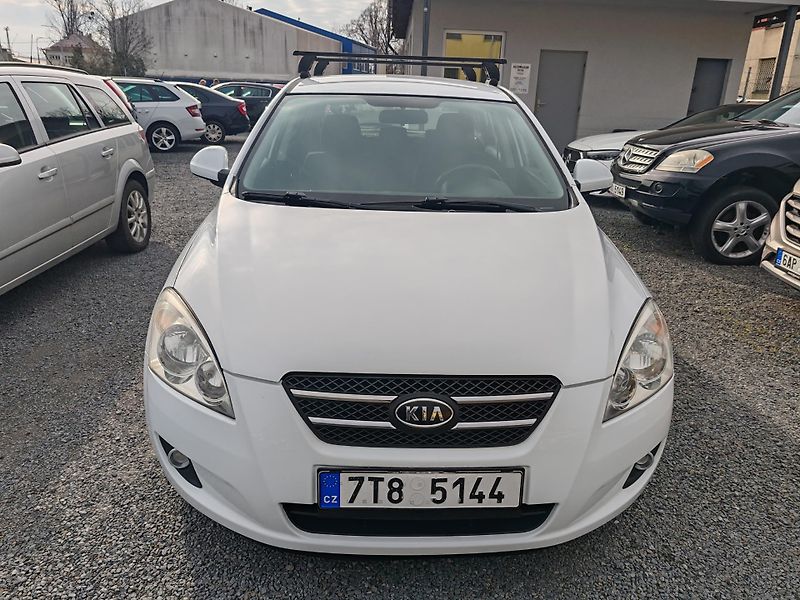 Kia Ceed 1.4 - fotka 3 z 26