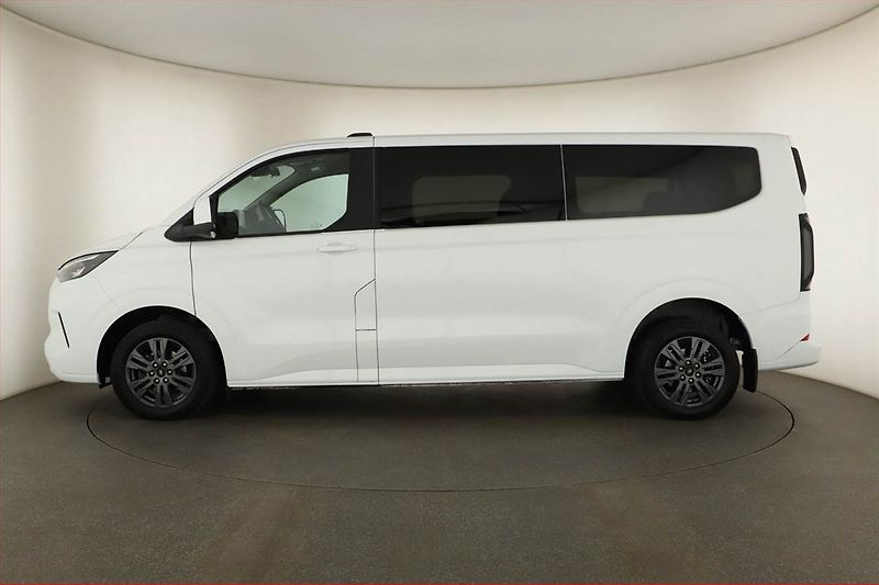 Ford Tourneo Custom (2024) Titanium 2.0 EcoBlue AWD, ČR - fotka 3 z 19