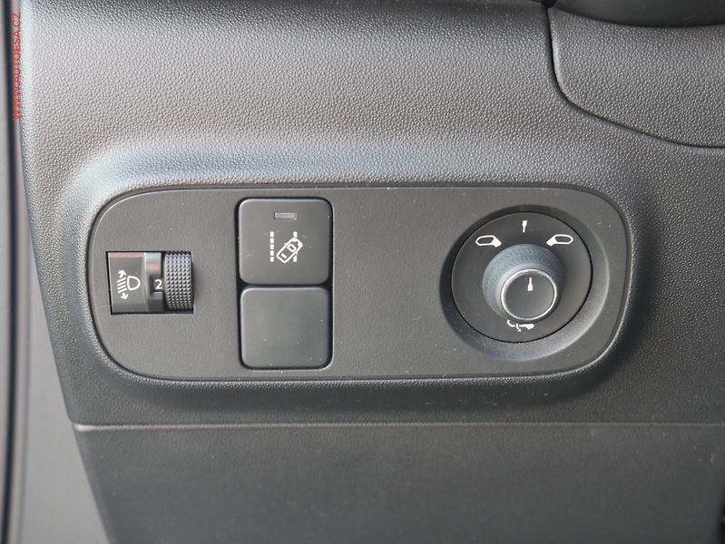 Citroën C3 (2018) 1.2PT, ČR, Shine - fotka 21 z 23
