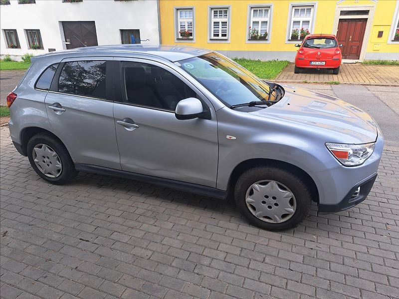 Mitsubishi ASX 1,8 Di-D  4x4 - fotka 12 z 50