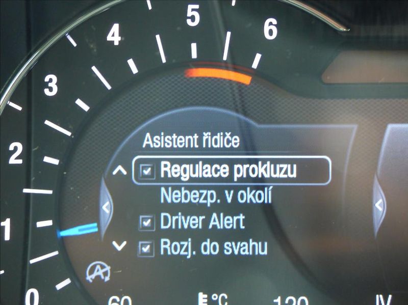 Ford Mondeo 2,0 LED,Navi,Titanium servis - fotka 19 z 72