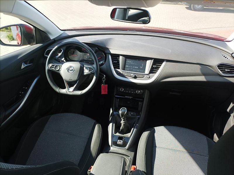 Opel Grandland X 1,2 Turbo - fotka 10 z 23