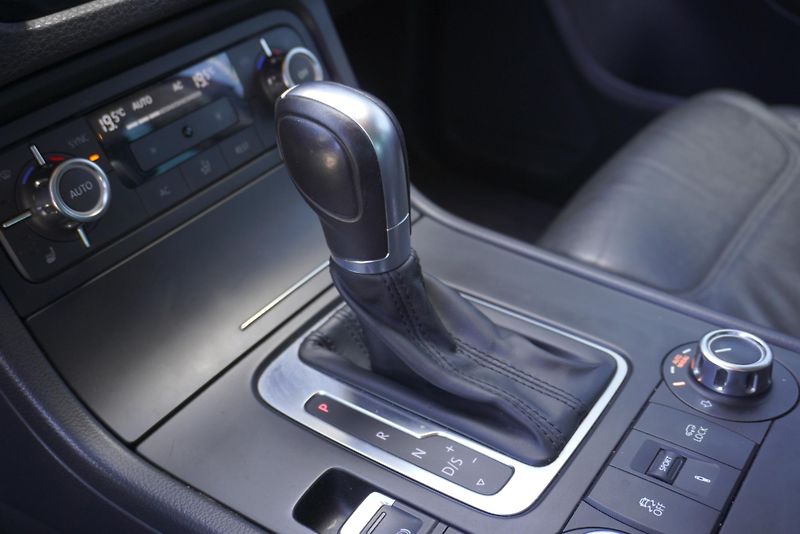 Volkswagen Touareg (2013) 3,6 V6 FSI  4x4 KŮŽE - fotka 12 z 27