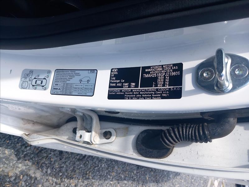 Hyundai i30 1,0 T-GDI COMFORT DCT - fotka 18 z 21
