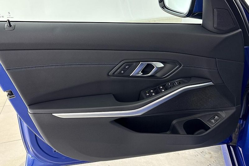 BMW Řada 3 řady 3 | 320d xDrive - fotka 16 z 21