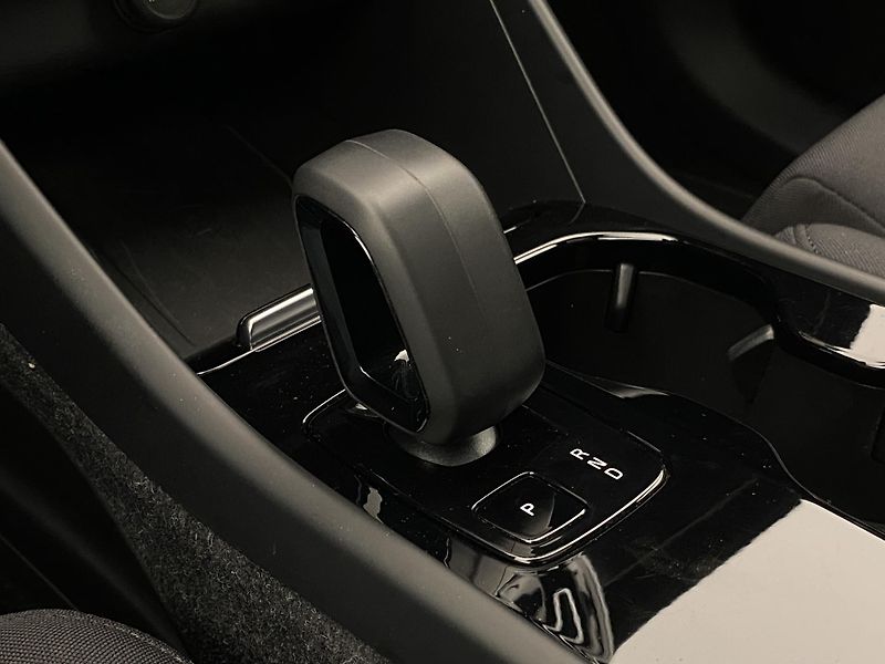 Volvo XC40 PURE ELECTRIC RECHARGE TWIN - fotka 28 z 58