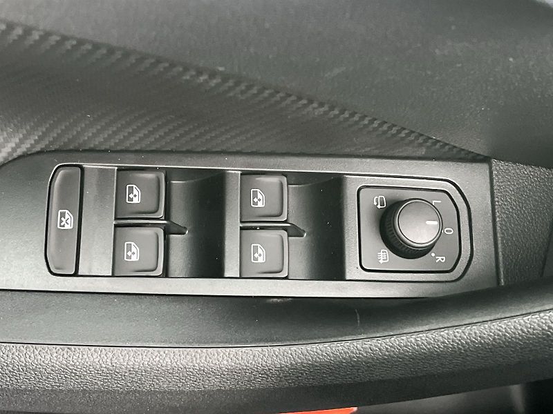 Škoda Kamiq (2026) 1.0 TSI 85 KW DSG Monte Carlo - fotka 19 z 27