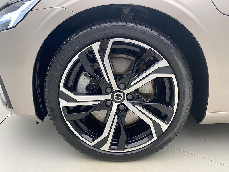Volvo V60 T6 AWD RECHARGE DARK PLUS CZ - fotka 33 z 49