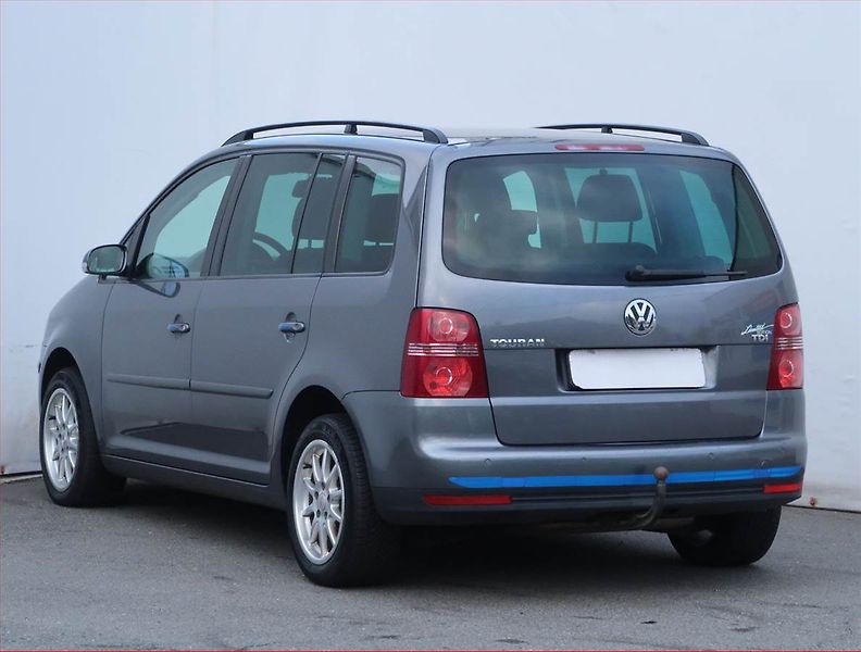 Volkswagen Touran (2007) Trendline 1.9 TDI, 7 míst - fotka 4 z 16