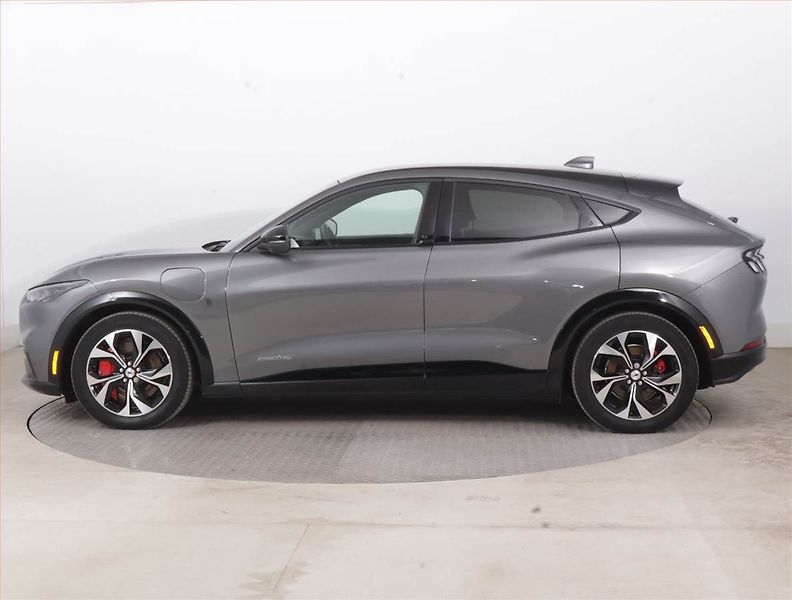 Ford Mustang Mach-E (2021) Standard Range AWD, SoH 93% - fotka 3 z 20