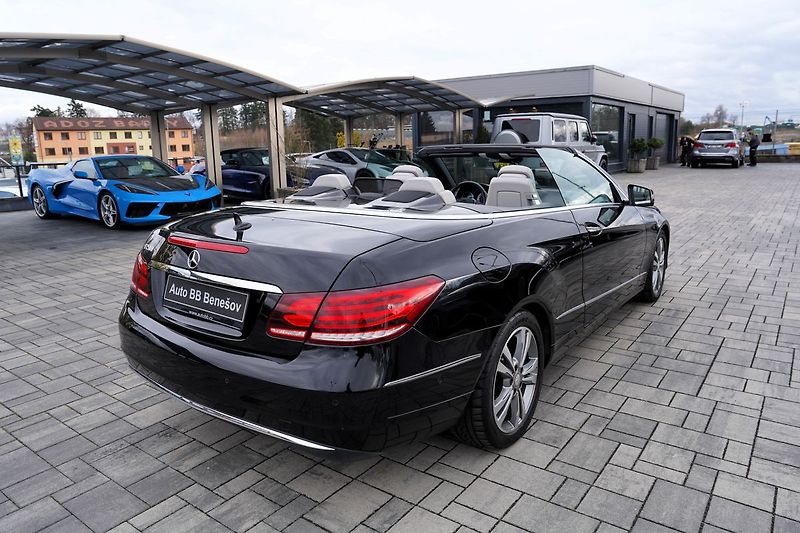 Mercedes-Benz Třídy E 200 CGI/cabrio/Avangarde/kůže - fotka 12 z 44