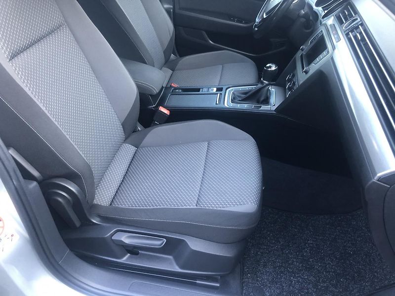 Volkswagen Passat (2017) 2,0TDi Variant ACC velmi pěkný - fotka 39 z 74