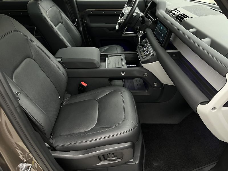 Land Rover Defender D250 XS EDITION AUT CZ - fotka 20 z 50