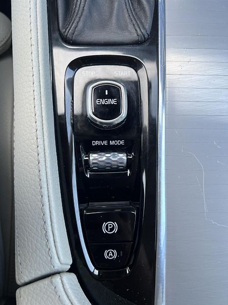 Volvo XC90 2.0 D5 DRIVE-E 4x4 PŮVOD ČR - fotka 26 z 56