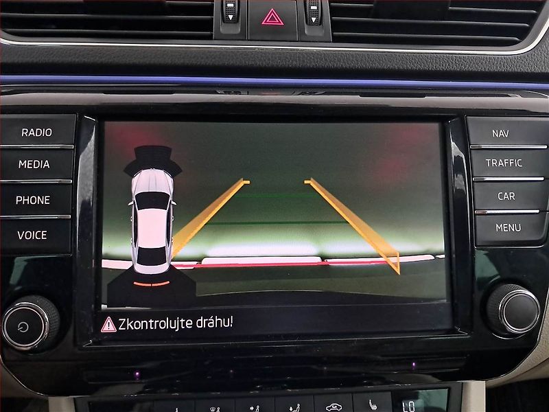 Škoda Superb (2015) 2.0 TDI, Automat, Navi - fotka 16 z 19