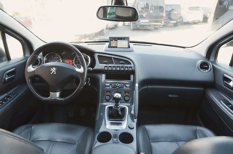 Peugeot 3008 (2015) 1.6 HDi 88kW XENON PANORAMA - fotka 18 z 37